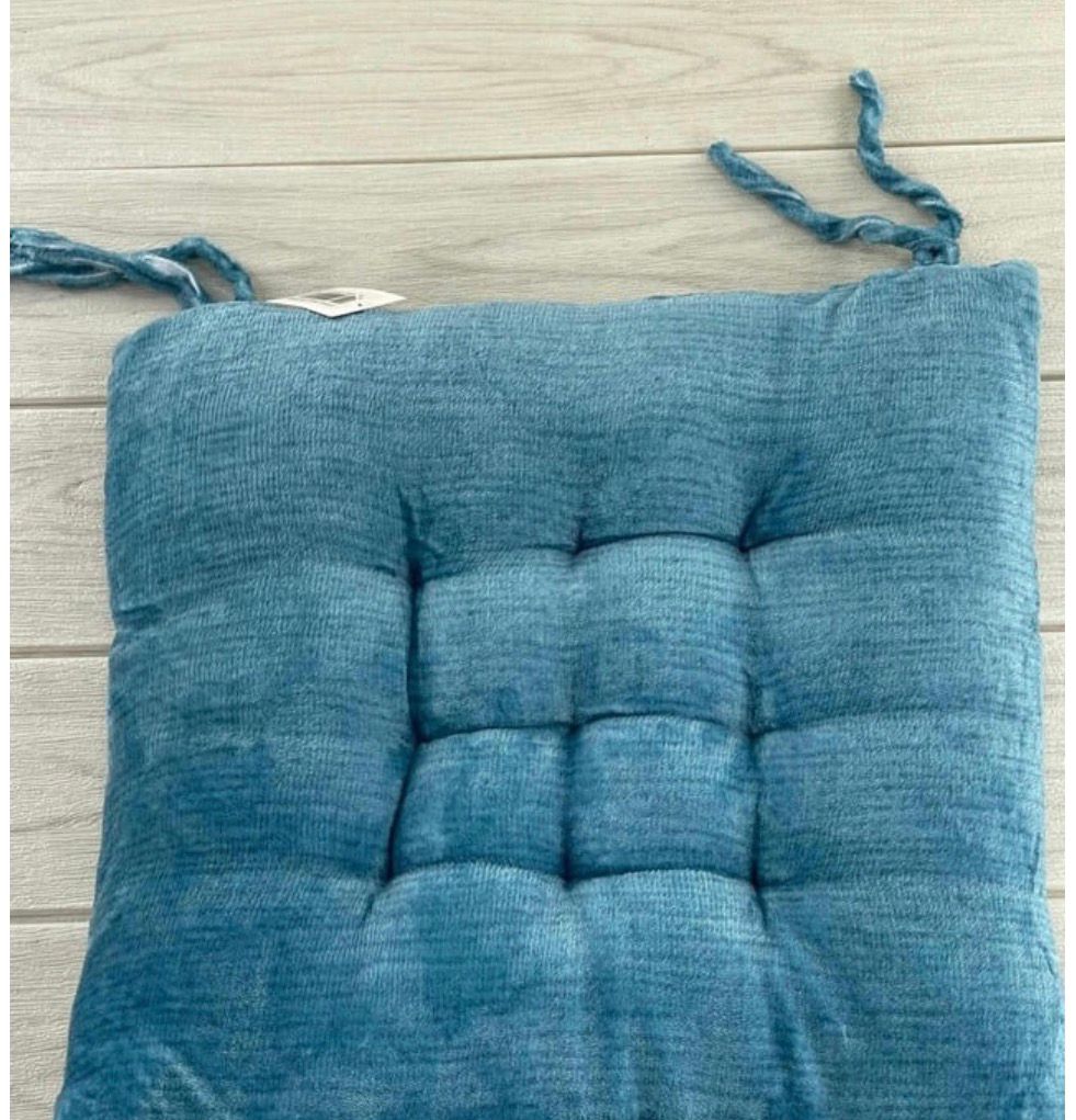 وسادة مقعد مبطنة (محشوة) برباط ونسيج مخملي