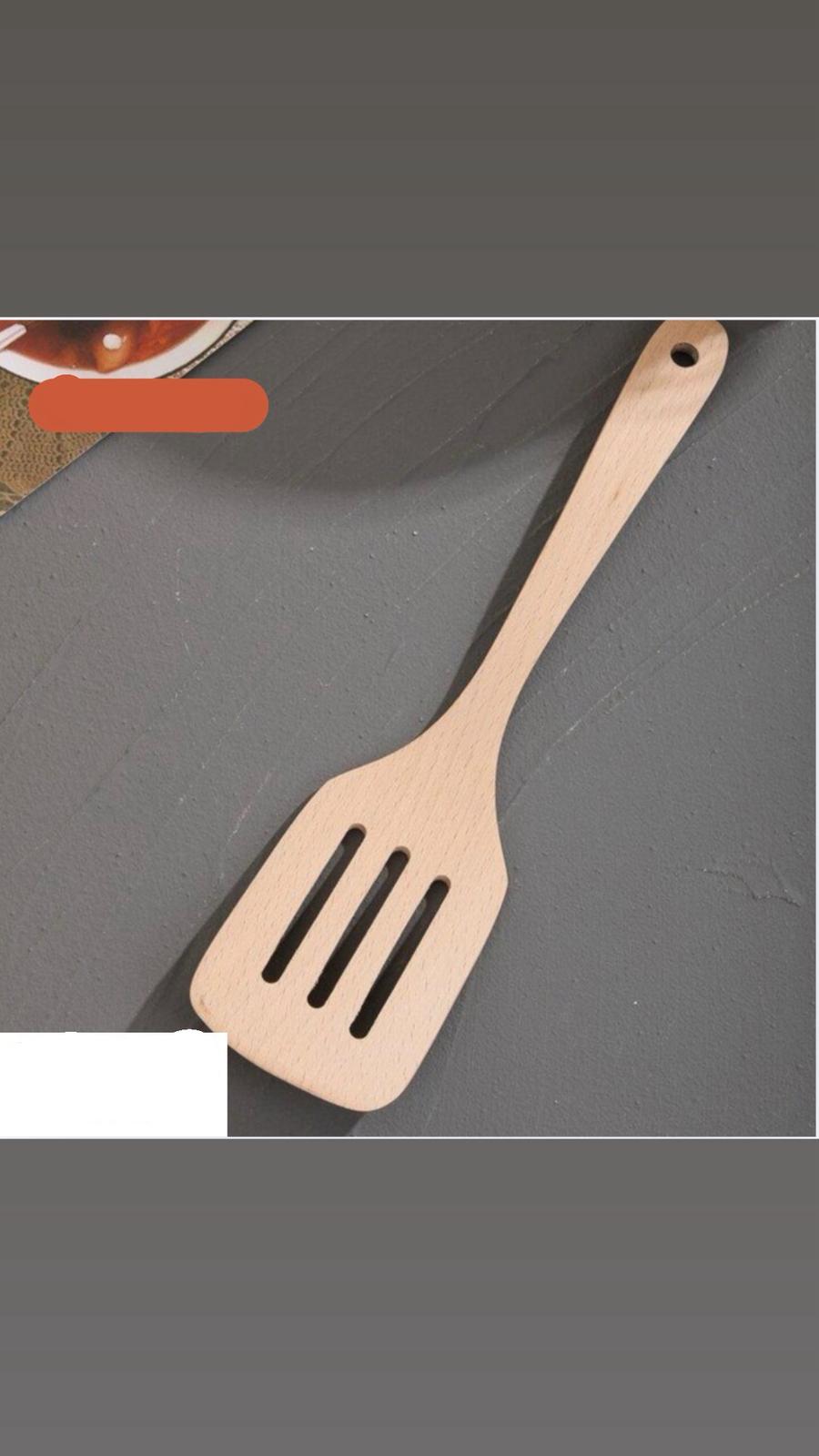 ملعقة تقليب خشبية