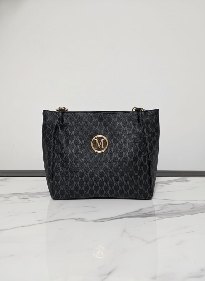 حقيبة الكتف بنقش حرف M