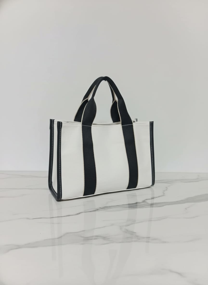 حقيبة (Tote) كلاسيكية