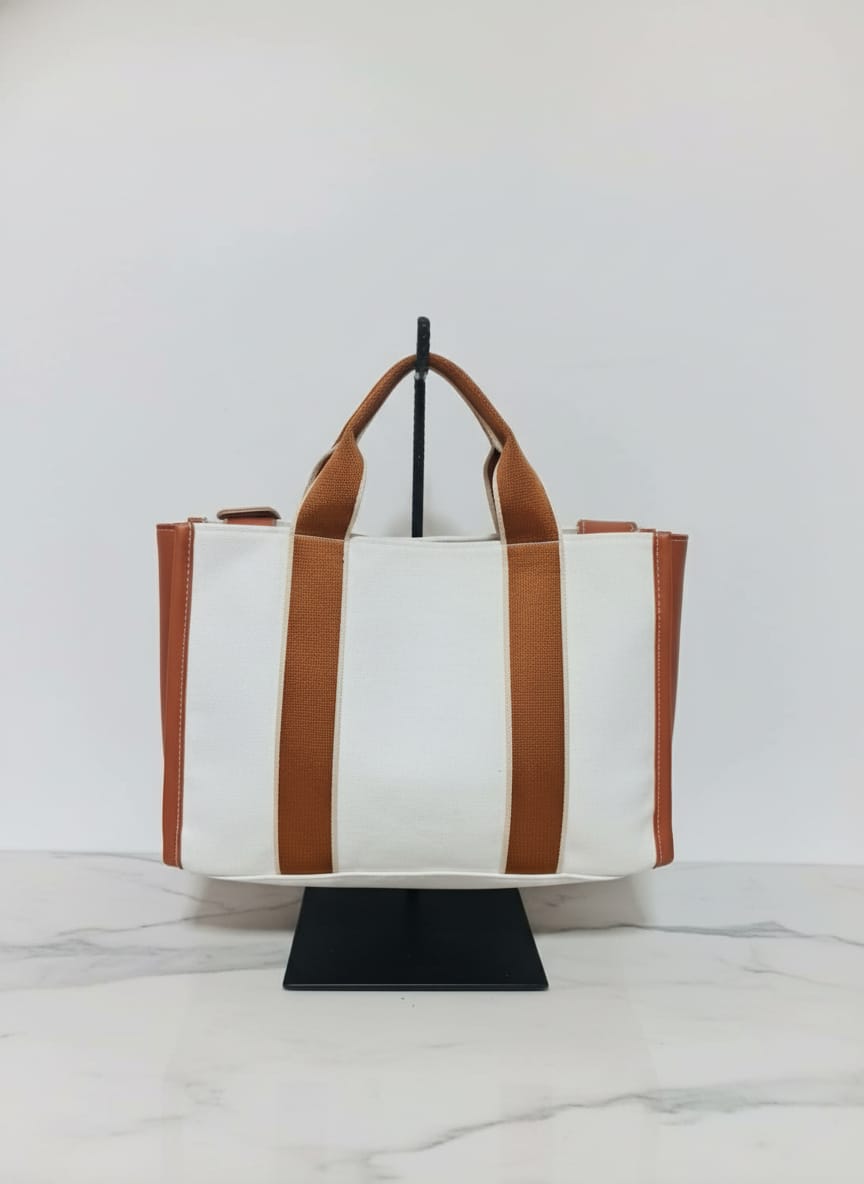 حقيبة (Tote) كلاسيكية