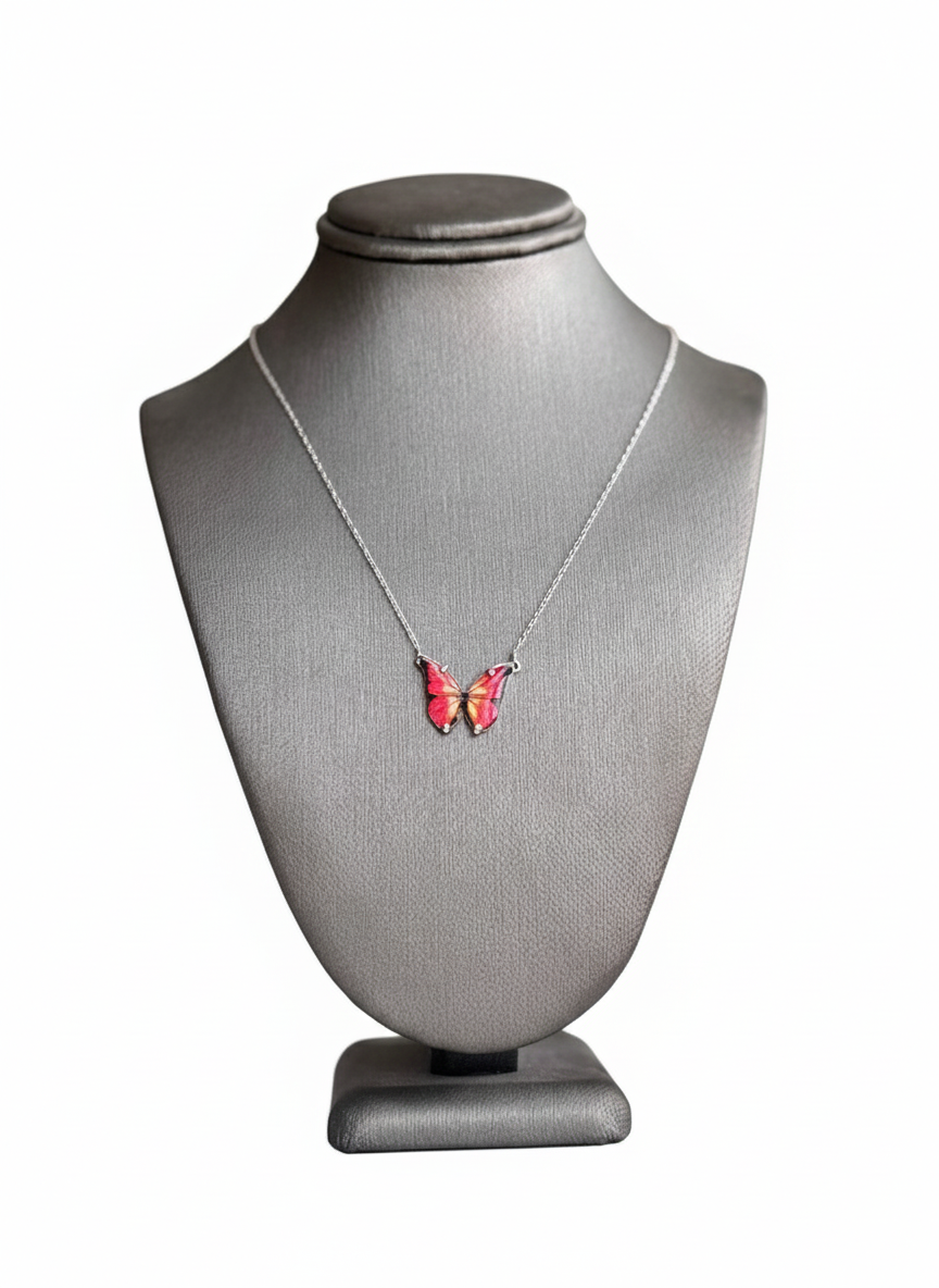 قلادة الفراشة