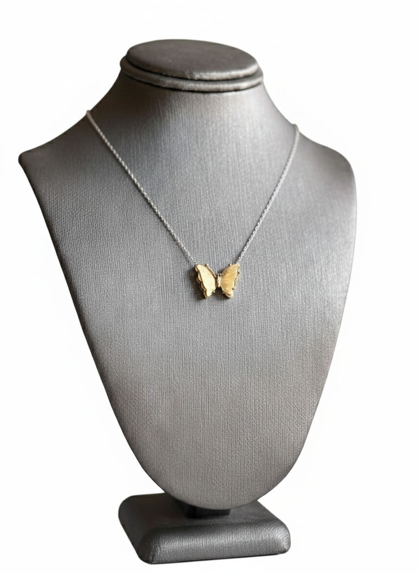 قلادة الفراشة